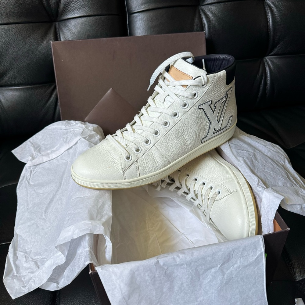 Like New Louis Vuitton Surfside Sneakers in White Leather